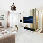 דירה F-apartments - River View, Contactless *