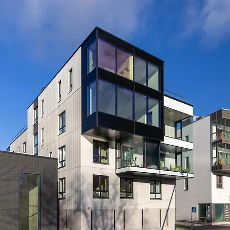 F-apartments - River View, Contactless アパート